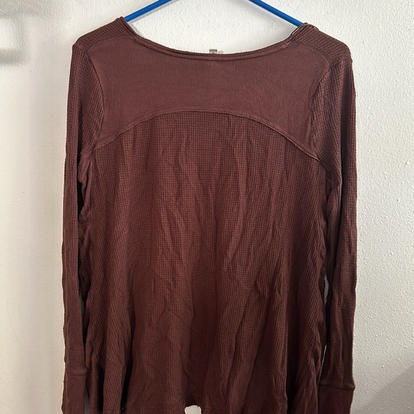 We the free long sleeve with thumb holes - Picture 4 of 4